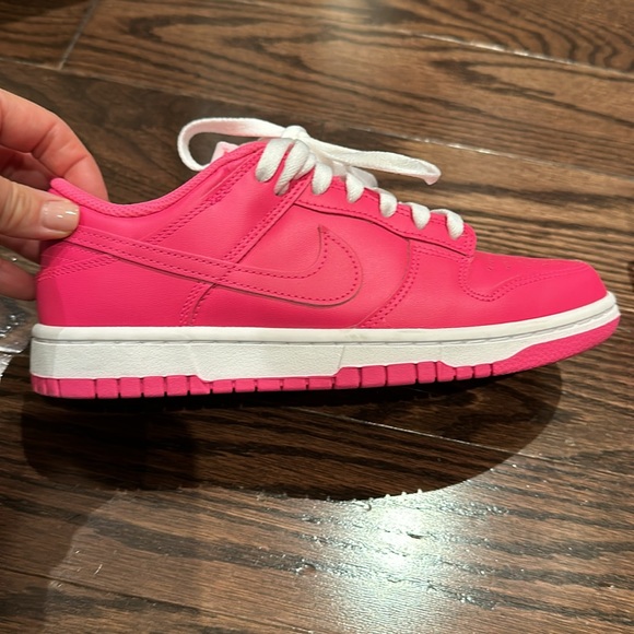 Hot pink Nike Dunks - Picture 5 of 13